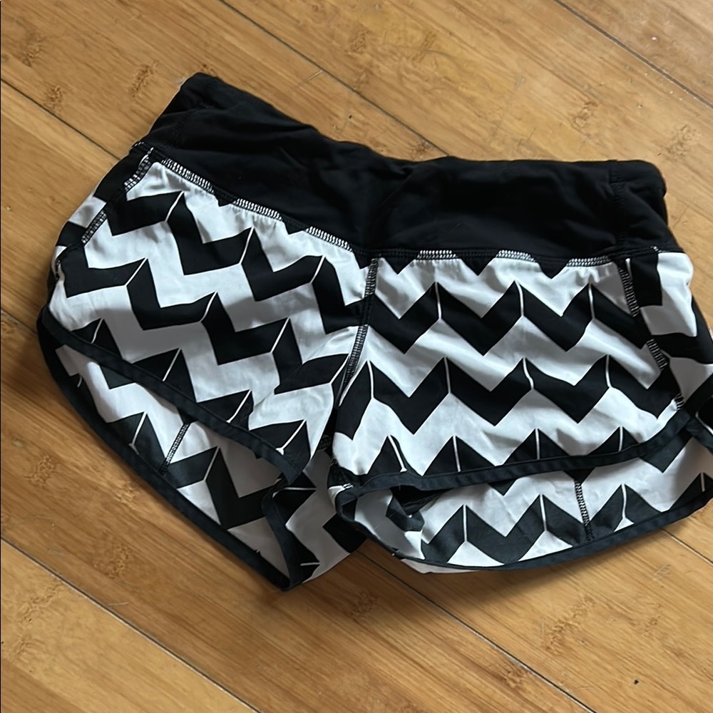 Rare lululemon chevron pattern shorts size 2